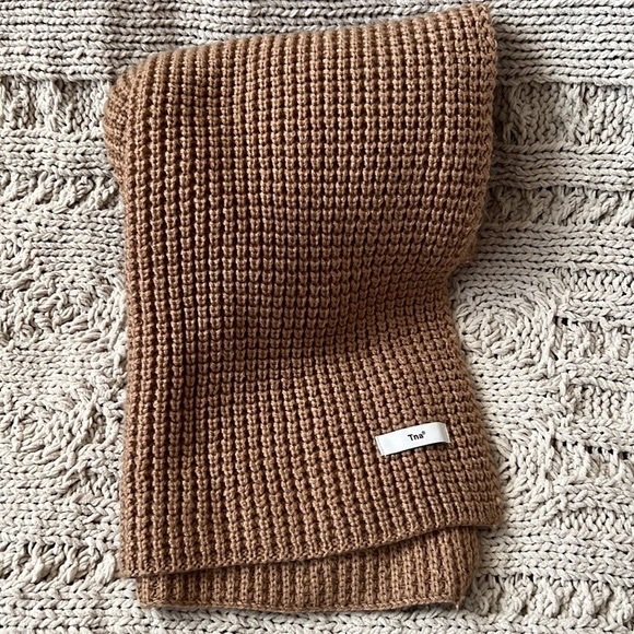 ARITZIA TNA Chunky Long Scarf - Picture 1 of 6
